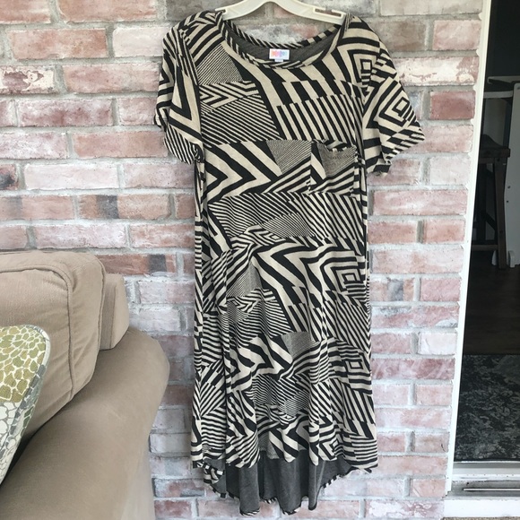 LuLaRoe L Carly-Black and Cream Geometric Design - Picture 1 of 4